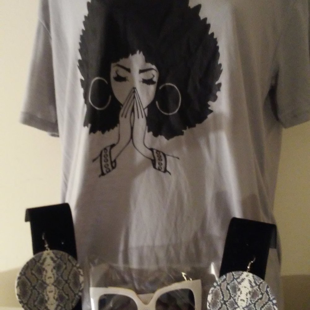 PEACEFUL QUEEN ( shirt & earrings only)